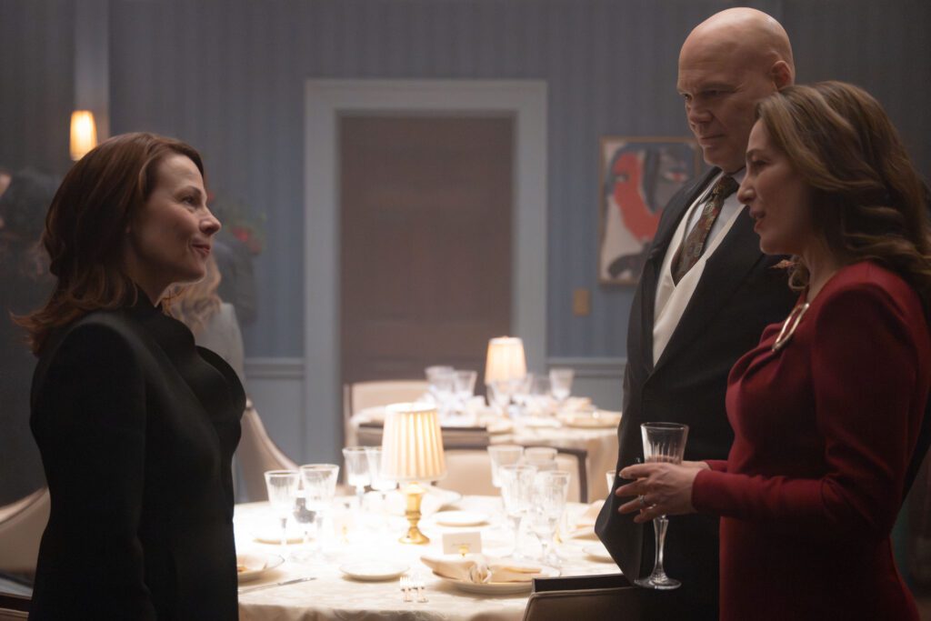 L-R: Governor Marge McCaffrey (Lili Taylor), Wilson Fisk / Kingpin (Vincent D’Onofrio), and Vanessa Fisk (Ayelet Zurer) in Marvel Television's DAREDEVIL: BORN AGAIN, exclusively on Disney+. Photo by Jojo Whilden. © 2025 MARVEL.