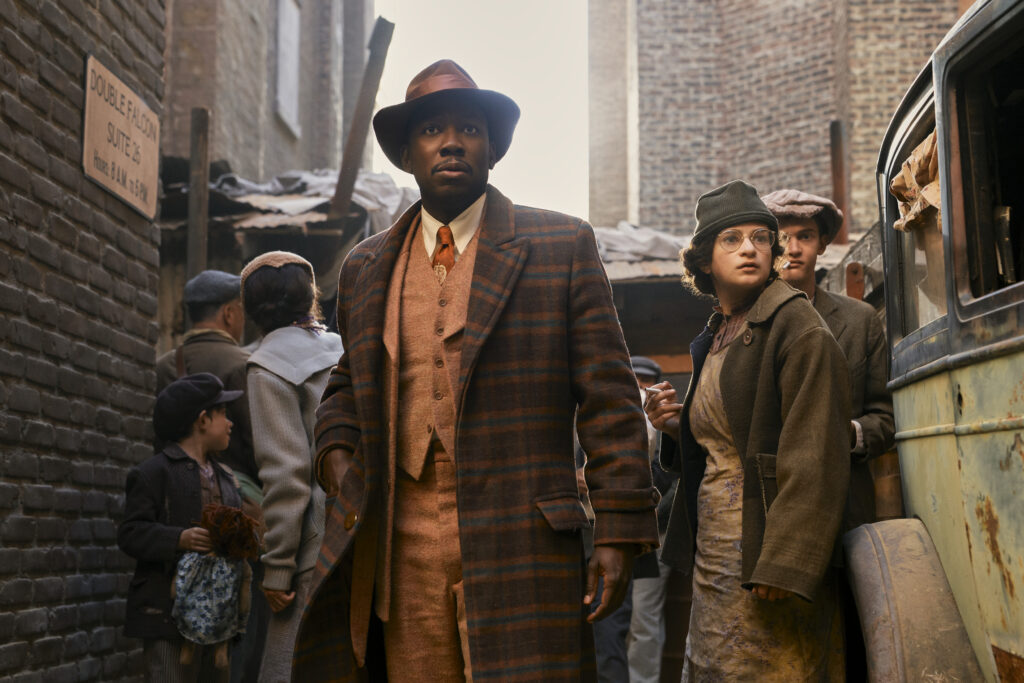 Robbie Robertson (Lamorne Morris) in SPIDER-NOIR
Photo: Aaron Epstein/Prime
© Amazon Content Services LLC